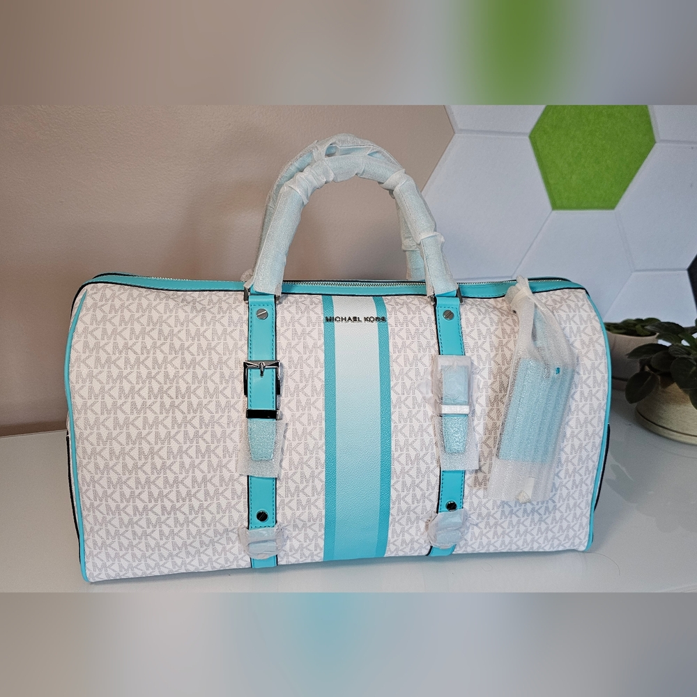 Authentic Michael Kors Weekender Ocean Blue. - Picture 12 of 12